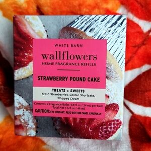NWT STRAWBERRY POUND CAKE 🍓